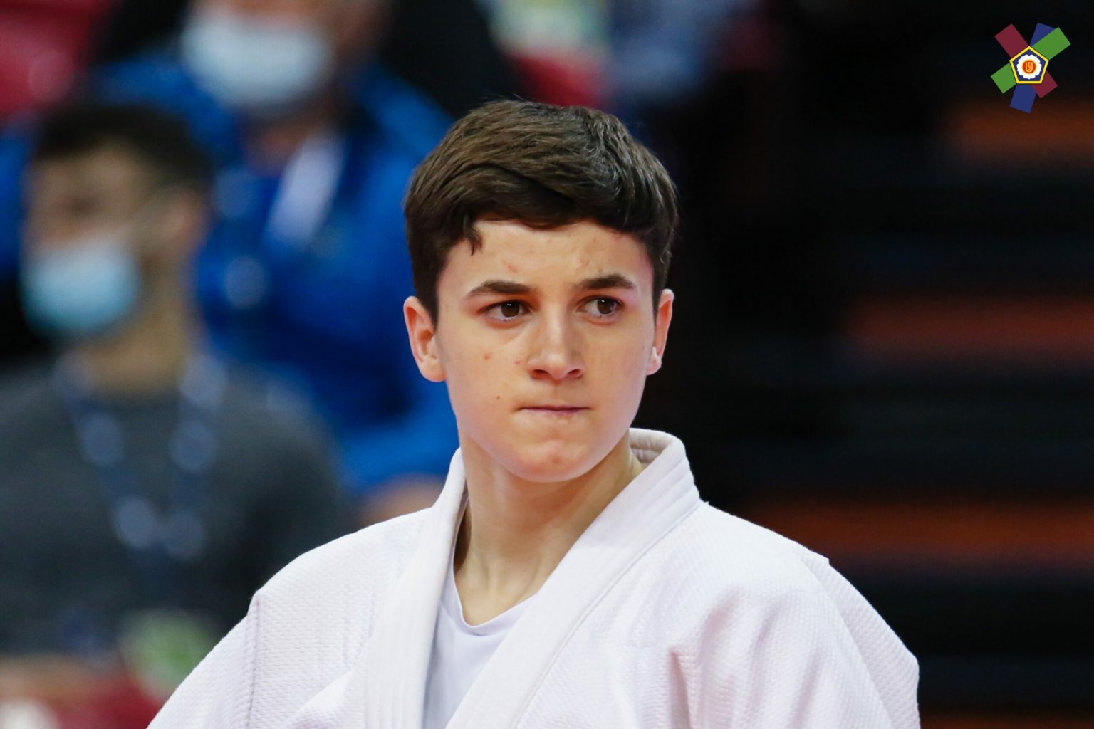 Laura Fazliu vazhdon luftën drejt medaljes së bronztë Demokracia