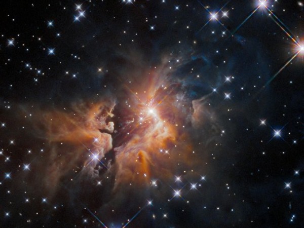 ​Hubble kap një shpërthim misterioz 9000 vite dritë larg nga Toka