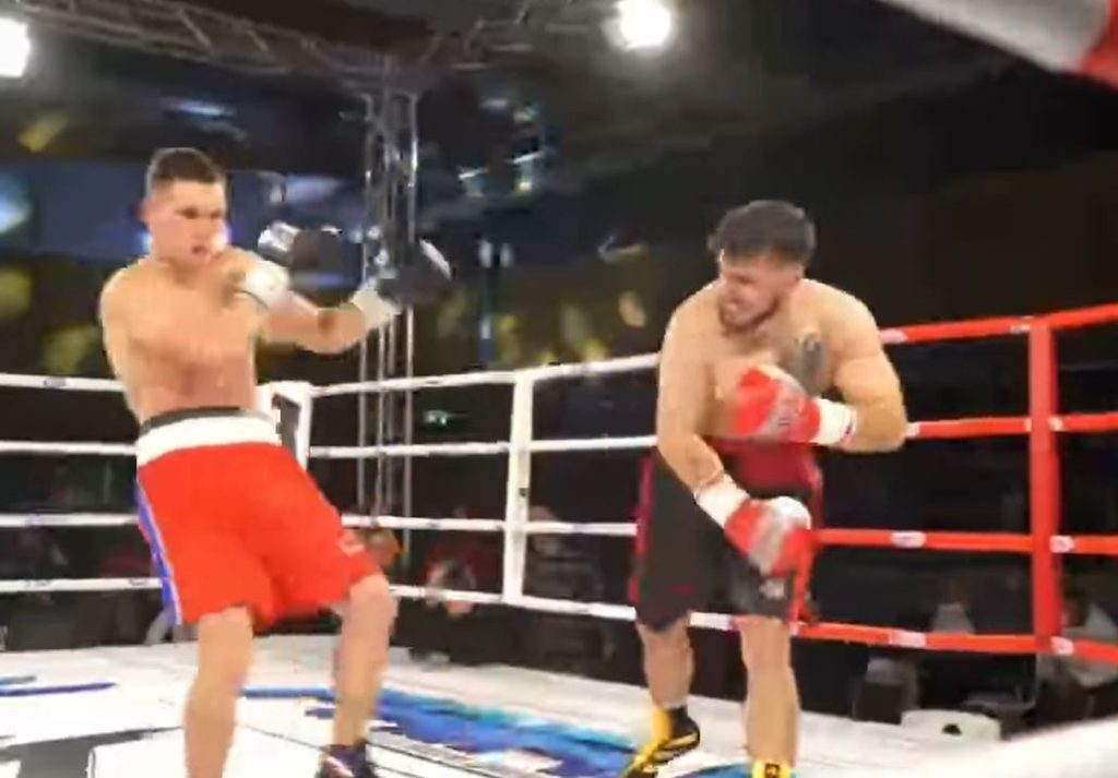 Momenti kur serbin e lëshojnë këmbët nga grushti i boksierit shqiptar