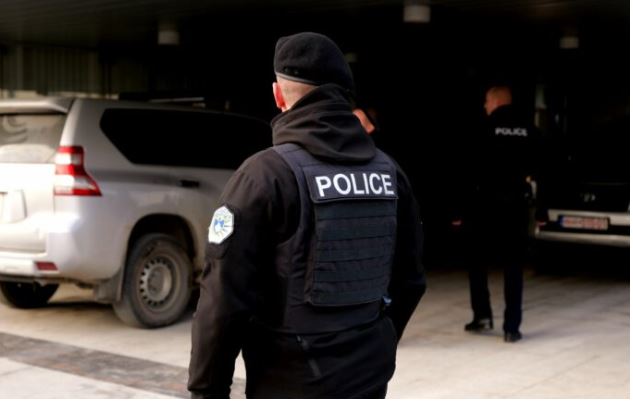 Ndjekje policore nga Obiliqi në Mitrovicë  kapet shoferi   dy policë të lënduar